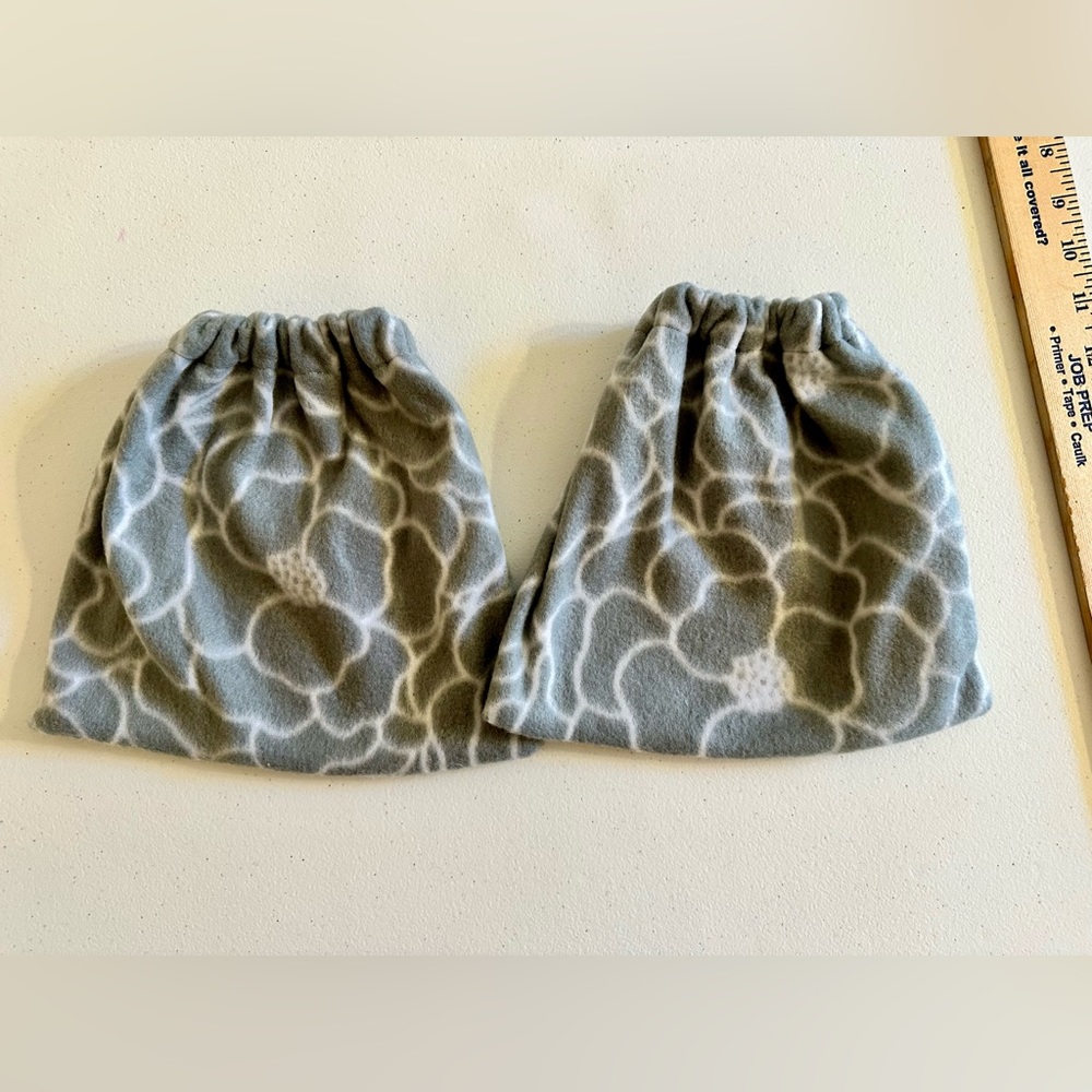 Gray floral stirrup covers - Picture 3 of 5